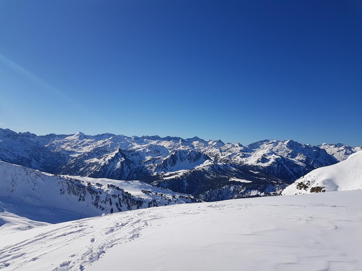 Apartamentos Multibaqueira Бакейра-Берет Екстериор снимка